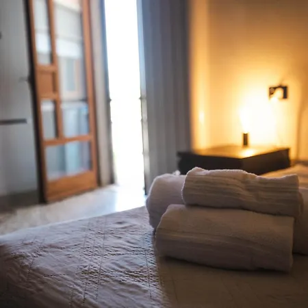 4 Balconi House- Moderno A شقة