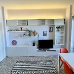 4 Balconi House- Moderno A *