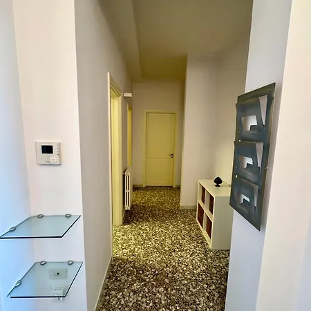 4 Balconi House- Moderno A