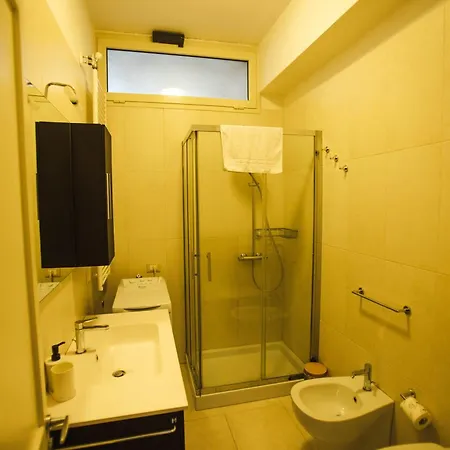 4 Balconi House- Moderno A *